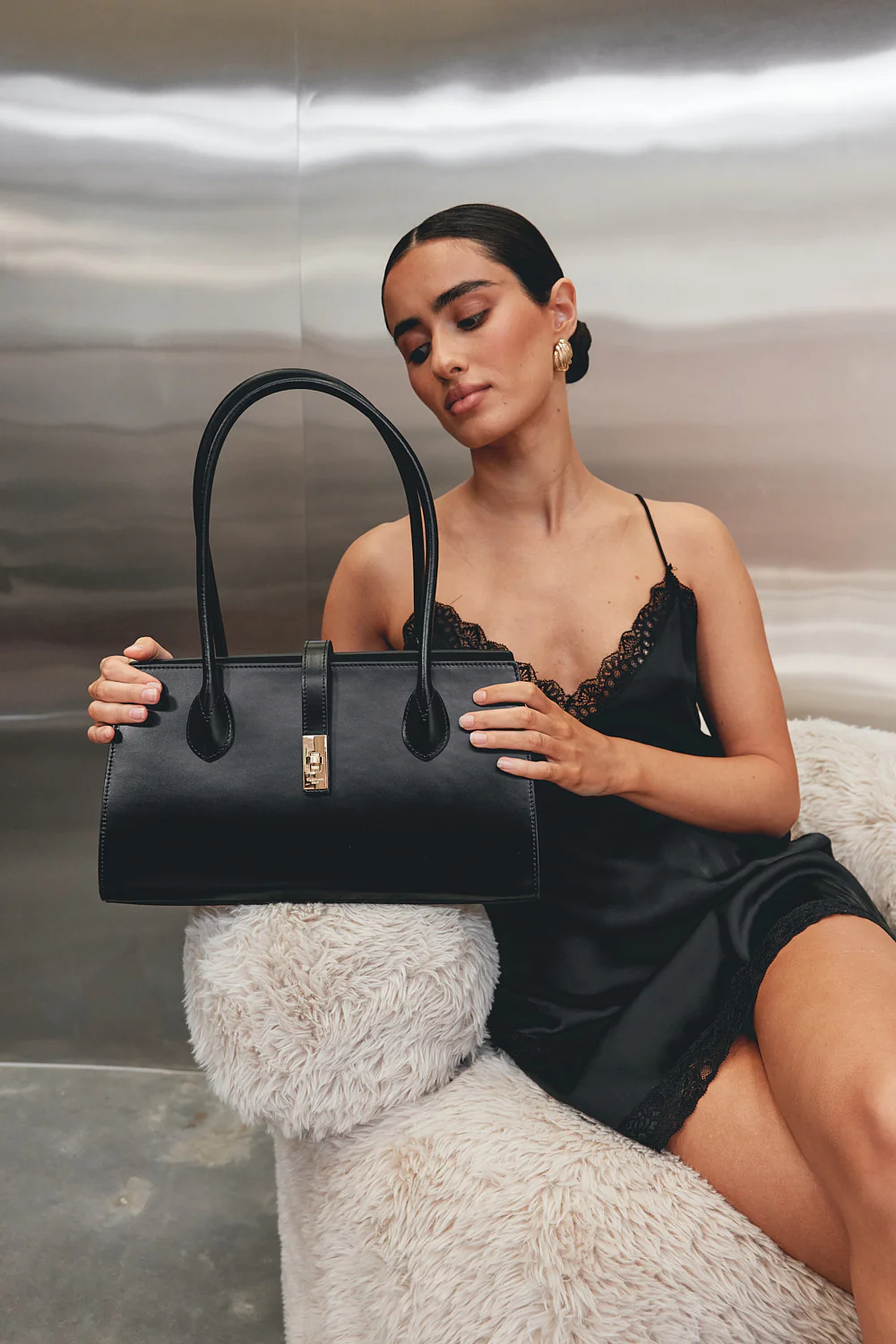 Darcy Structured Leather Shoulder Bag - Image 4