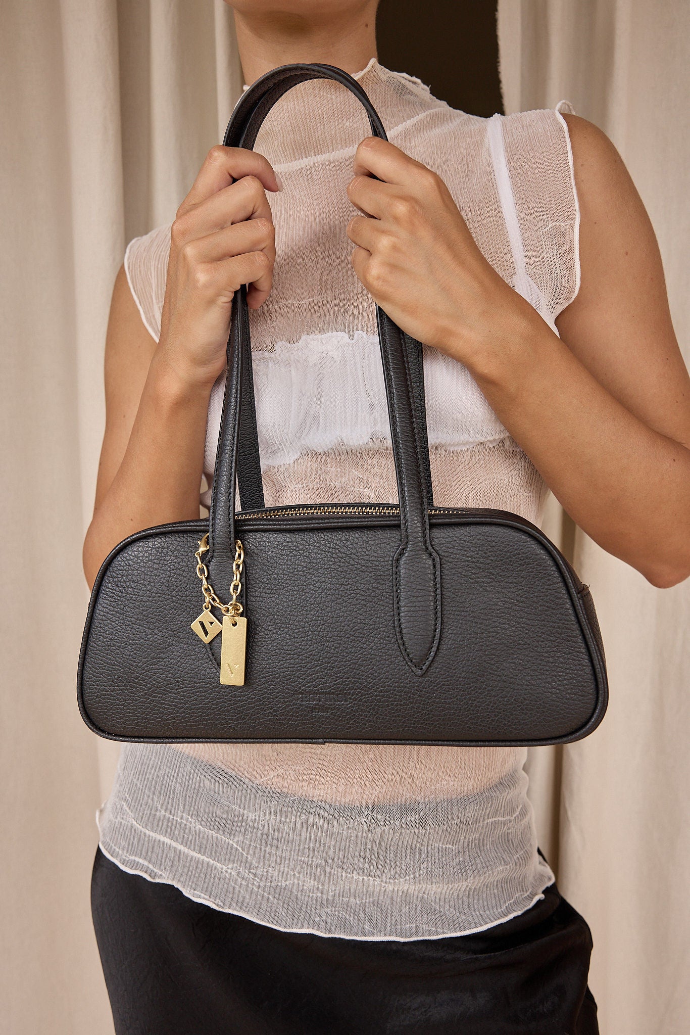 Vera Black Baguette Bag - Image 3