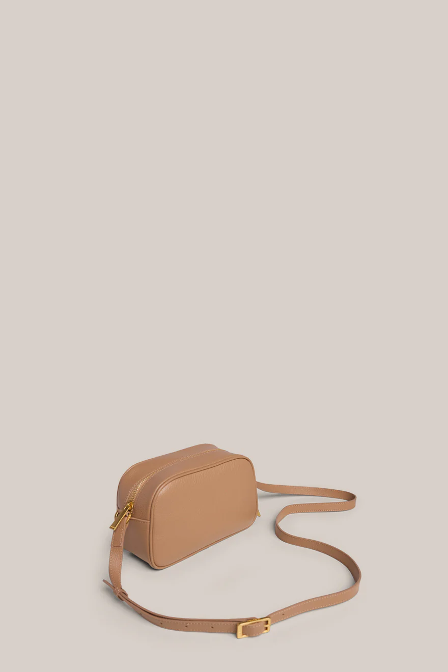 Vera Latte Camera Crossbody Bag - Image 4