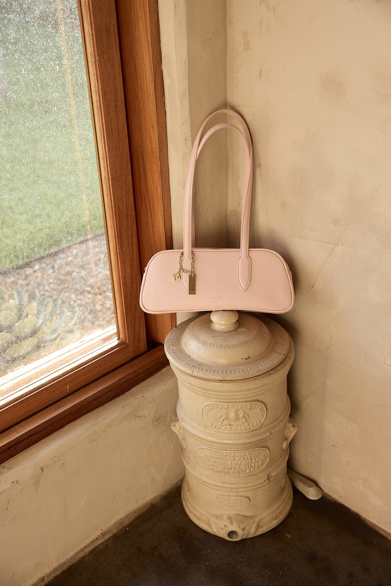 Vera Pale Pink Baguette Bag - Image 3
